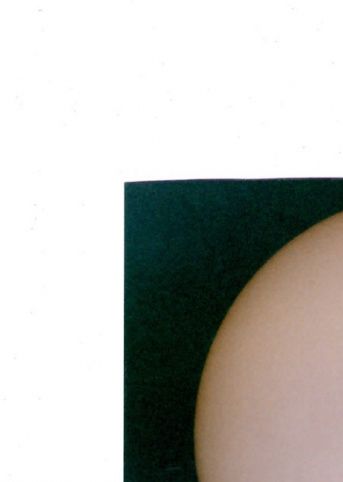 Vénus qui passait devant le Soleil le 8 Juin 2004.
Elle était donc à seulement 44 millions de Km de nous contre presque 152 pour le Soleil à cette période de l'année, et pourtant elle paraissait encore toute petite, ce qui donne une idée de son diamètre par rapport au Soleil. (Elle paraîtrait encore 3 fois plus petite en les comparant à la même distance)
 Photo argentique Pierre-henri Barnezet lunette 90mm