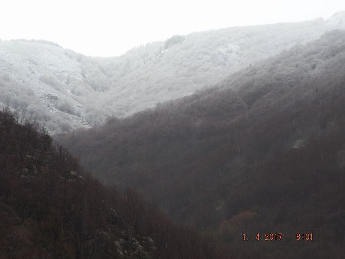 C'est le rééquilibrage des épandages réchauffistes du 30 Mars. Comme quoi la nature fait un pied de nez aux mafieux du climat, en nous montrant que ce sont eux les principaux responsables des dérèglements climatiques