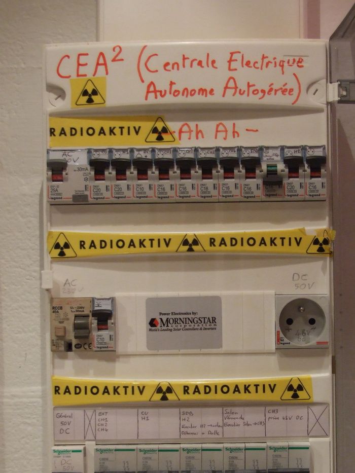 L'adhésif radioactif est de l'humour fourni par une directrice de labo d'analyses que j'ai dans mes relations. Je précise ça à cause de la paranoïa sécuritaire informaticus-pavlovienne qui sévit depuis un certain 11 septembre chez les gens sans cerveau personnel.