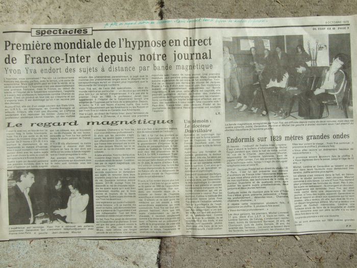D’abord la photo générale qui permet d’authentifier le journal et la date de parution: 8 octobre 1979. Sur la photo en haut à droite de l’article, je suis le personnage de droite sur la ligne des personnes debout. Ma femme de l’époque se trouve, elle, sur l’autre photo, au téléphone; elle est aussi citée nommément dans l’article. Mais que faisions-nous dans cette galère? la suite, dessous.